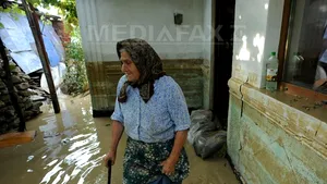 Bacău: 75 de case şi 150 de gospodării, inundate în două oraşe şi trei sate din judeţ