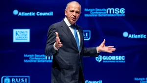 Secretarul general adjunct al NATO, Mircea Geoană, discuţie cu premierul Ucrainei, Denys Sjmyhal