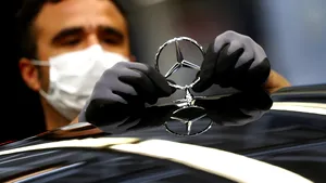 Mercedes a creat cel mai mare display pentru maşină. Ce dimensiuni are acesta