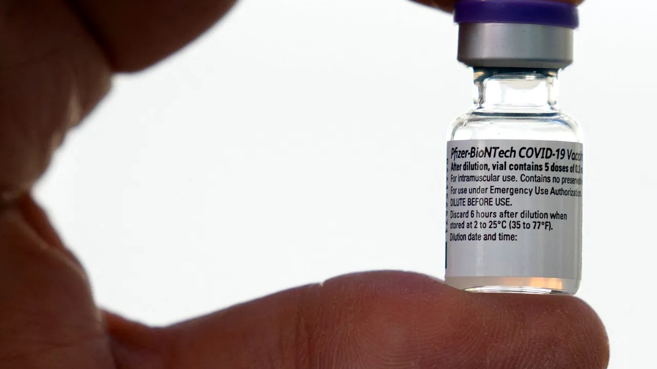 Pfizer: a treia doză de vaccin anti-COVID trebuie administrată între 8 si 12 luni de la a doua