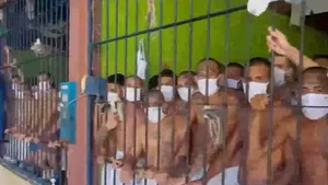 Închisoare supraaglomerată în El Salvador, însă prizonierii poartă măşti