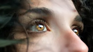 Obiceiul grosolan care poate creşte riscul de Alzheimer şi demenţă