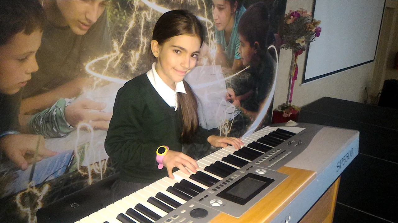 VIDEO FOTO Fetiţa FENOMEN: Katia Cărbune, pianista de doar 10 ani din Cluj, care a compus o piesă pe care a înscris-o la Uniunea Compozitorilor