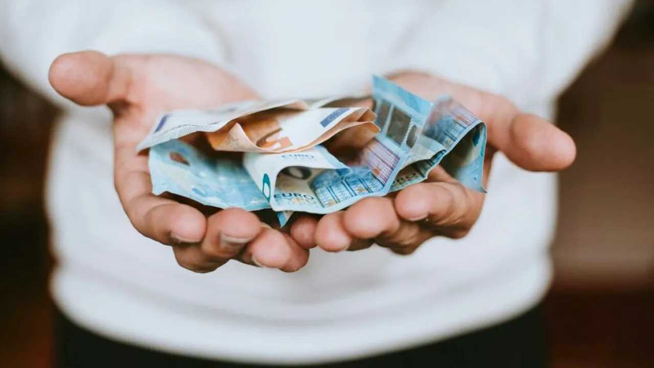 [ANALIZĂ] Cât trebuie să câștigi ca să fii „clasă de mijloc” în România vs. Spania. Diferențele arată o realitate surprinzătoare
