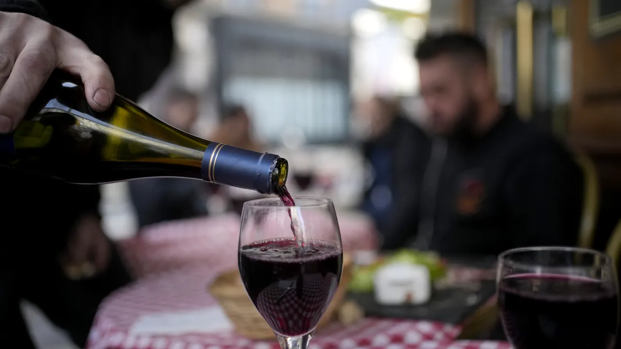 Un miliardar vinde la licitaţie o colecţie de sticle de vin în valoare de 50 de milioane de dolari