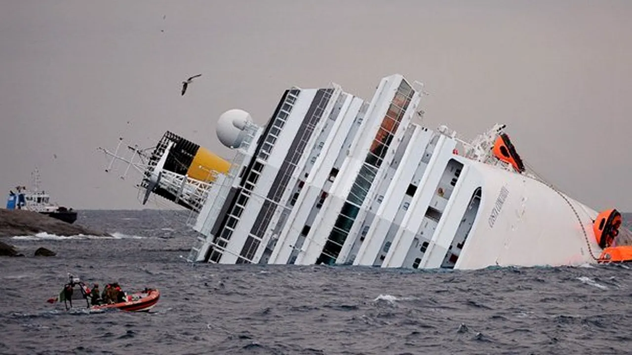 NAUFRAGIUL COSTA CONCORDIA: Nou cadavru descoperit în epava navei, în timp ce pomparea carburantului a fost amânată