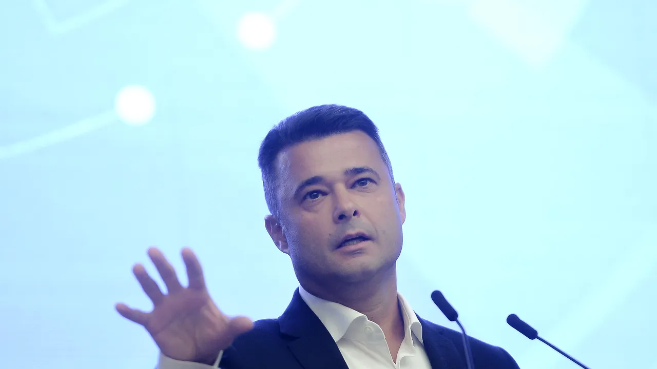 PNL îl acuză pe Daniel Florea că îşi face campanie în şcoli de Moş Nicolae: Copiii primesc materiale cu faţa lui