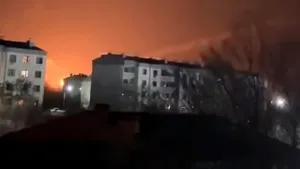 O dronă rusească a lovit o benzinărie de pe linia frontului din nordul Ucrainei. Patru răniți, între care un jurnalist