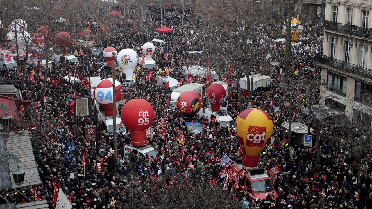 Peste un milion de participanţi la protestele din Franţa. Guvernul vrea noi dezbateri cu sindicatele