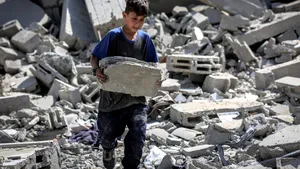 Peste 10.000 de palestinieni, îngropați sub dărâmături în Fâșia Gaza