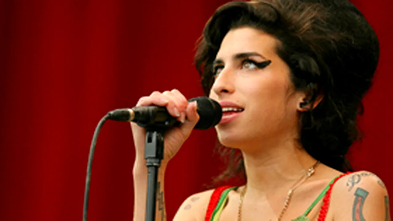 Amy Winehouse - criticată de Naţiunile Unite şi părăsită de manager