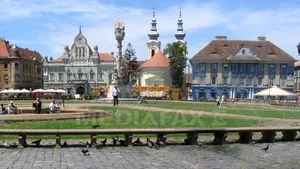 Protest inedit la Timişoara: Studenţi nemulţumiţi de finanţarea redusă a învăţământului au adus o vacă închiriată în Piaţa Unirii