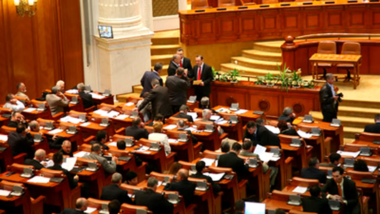 Ordonanţa care amână majorările salariale, respinsă de Senat