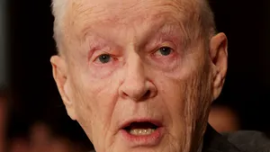 Zbigniew Brzezinski cere distrugerea avioanelor israeliene care ar încerca să atace Iranul
