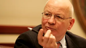 Directorul BRD neagă orice legătură între relaţia băncii cu Elena Udrea şi cea cu MT