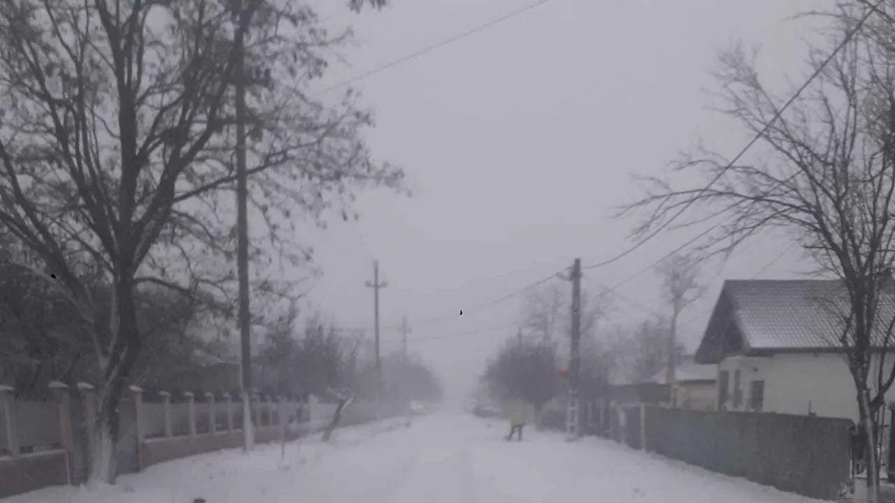 S-a trecut la vremea de iarnă: ninge în 11 judeţe, abundent în Vrancea
