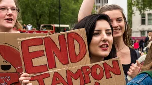 Marea Britanie anulează TVA-ul pentru produse menstruale. Igiena feminină, o „necesitate, nu un lux”