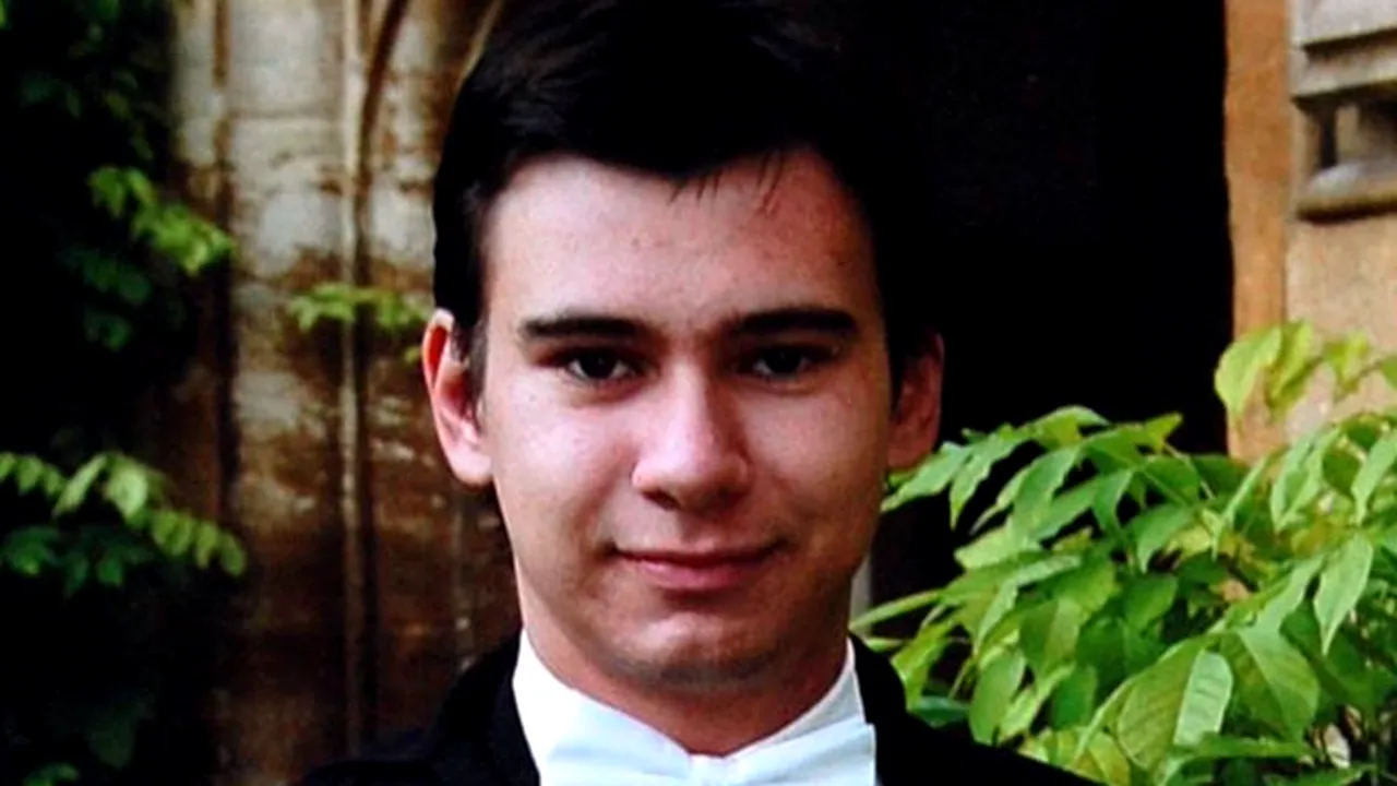 REPORTAJ: Viaţa unui student român la Oxford - scumpă şi cu studiu continuu, iar mâncarea vine la bagaj - FOTO