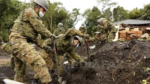 Salvatorii au reluat căutarea dispăruţilor pe Insula Oshima, după trecerea taifunului Wipha - FOTO