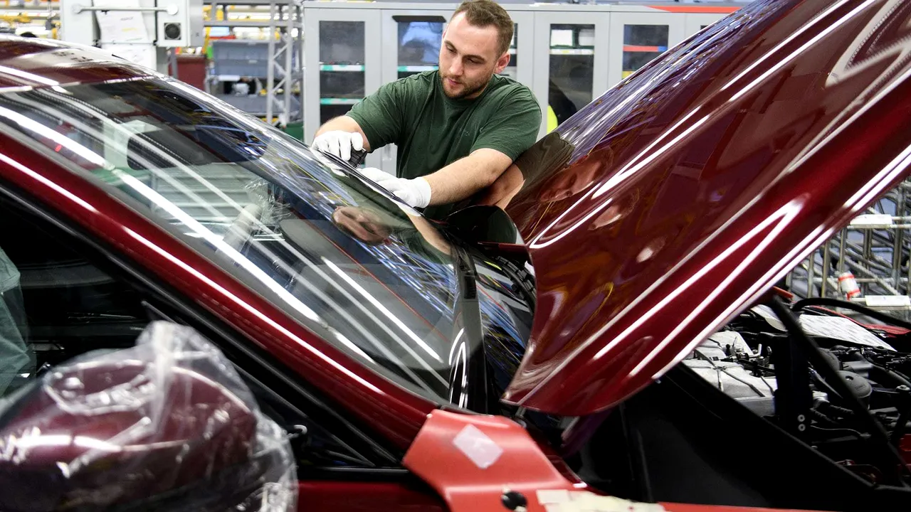 Încă o companie auto avertizează că ar putea închide unele fabrici din Marea Britanie după Brexit