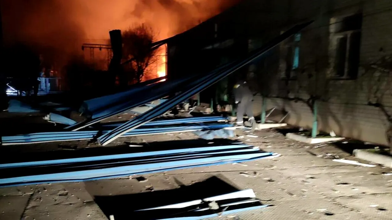 Rusia a atacat o centrală electrică din Odesa, provocând pene de curent, dar și un incendiu