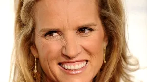 Kerry Kennedy, fiica lui Robert F. Kennedy, arestată pentru că a condus sub influenţa drogurilor şi a produs un accident