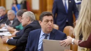 Şerban Nicolae minimalizează pericolul reprezentat de corupţie: Corupţii nu violează, corupţii nu aşteaptă tinerele la lift/ Băsescu, către senatorul PSD: Mă, nu ţi-e ruşine?