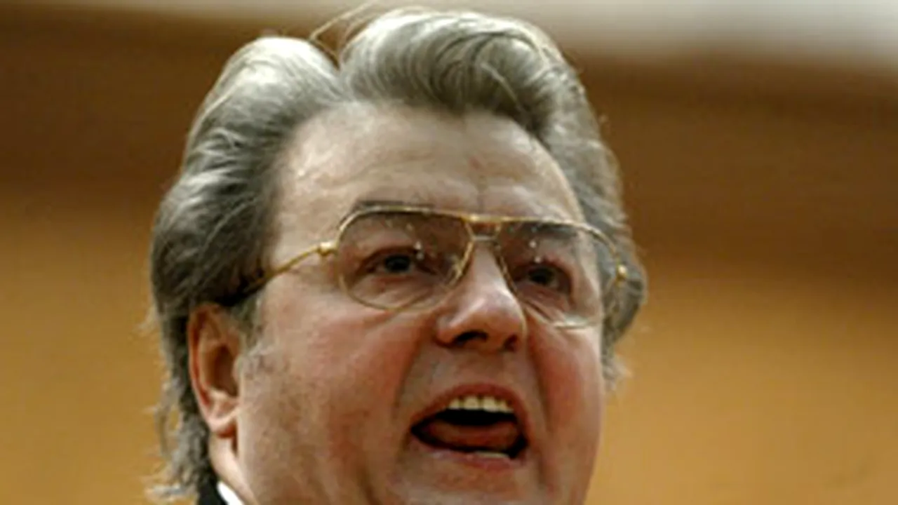Vadim Tudor, supărat pe un votant: Asta este mafia PD, a lui derbedeul de Băsescu