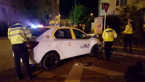 Cinci răniţi şi patru maşini avariate din cauza unui şofer începător - FOTO, VIDEO