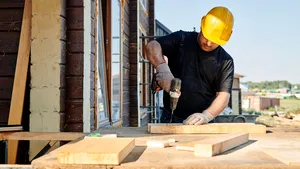 7 utilaje de construcţii esenţiale pe un şantier