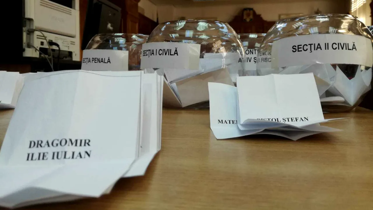 Tragere la sorţi a completurilor de 5 judecători pentru 2019. Ce dosare fac excepţie