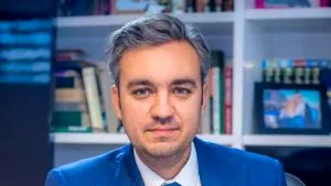 Prefectul de Constanţa, implicat într-un accident rutier. Maşina acestuia, lovită de un şofer ce a trecut pe roşu