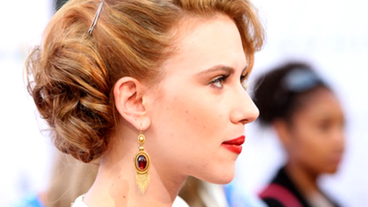 Scarlett Johansson va crea o linie de poşete Mango în beneficiul copiilor din Haiti