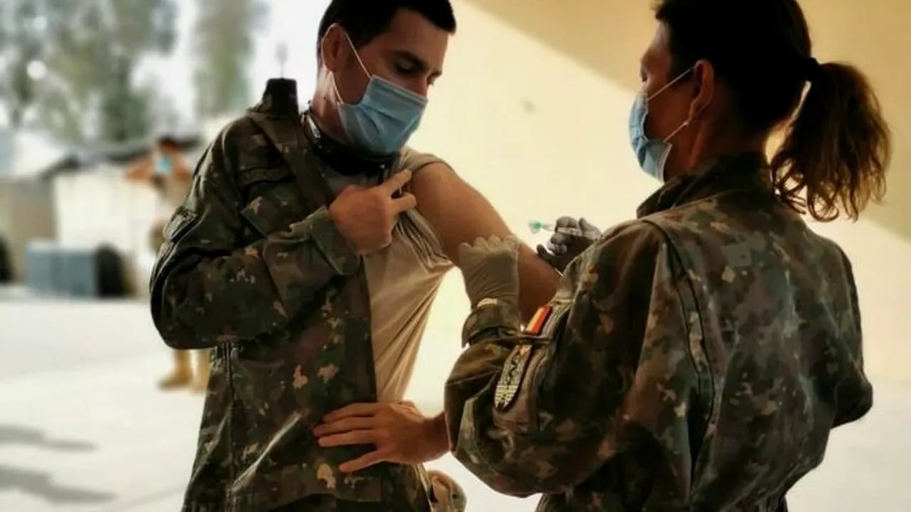 Militarii români de la baza din Kandahar au fost vaccinaţi antigripal
