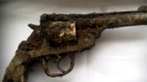 Revolver din al Doilea Război Mondial, găsit în zidăria dintr-o anexă a Penitenciarului Gherla