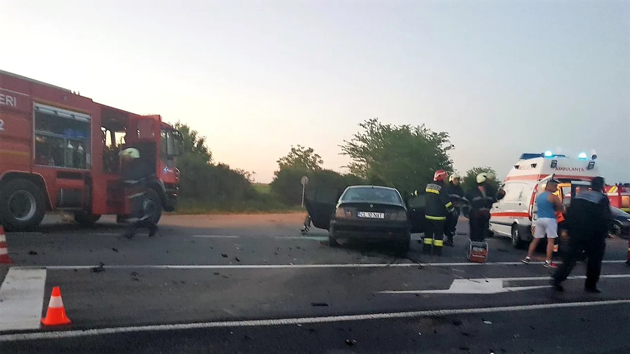 ACCIDENT grav în apropiere de Medgidia: Cinci persoane, între care un copil, rănite după ce două maşini s-ar fi luat la întrecere - FOTO