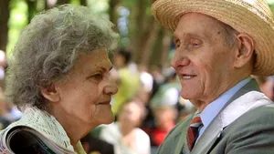 FORT: Sistemul de carduri pentru pensionari favorizează o anumită companie şi costă 100 mil. euro