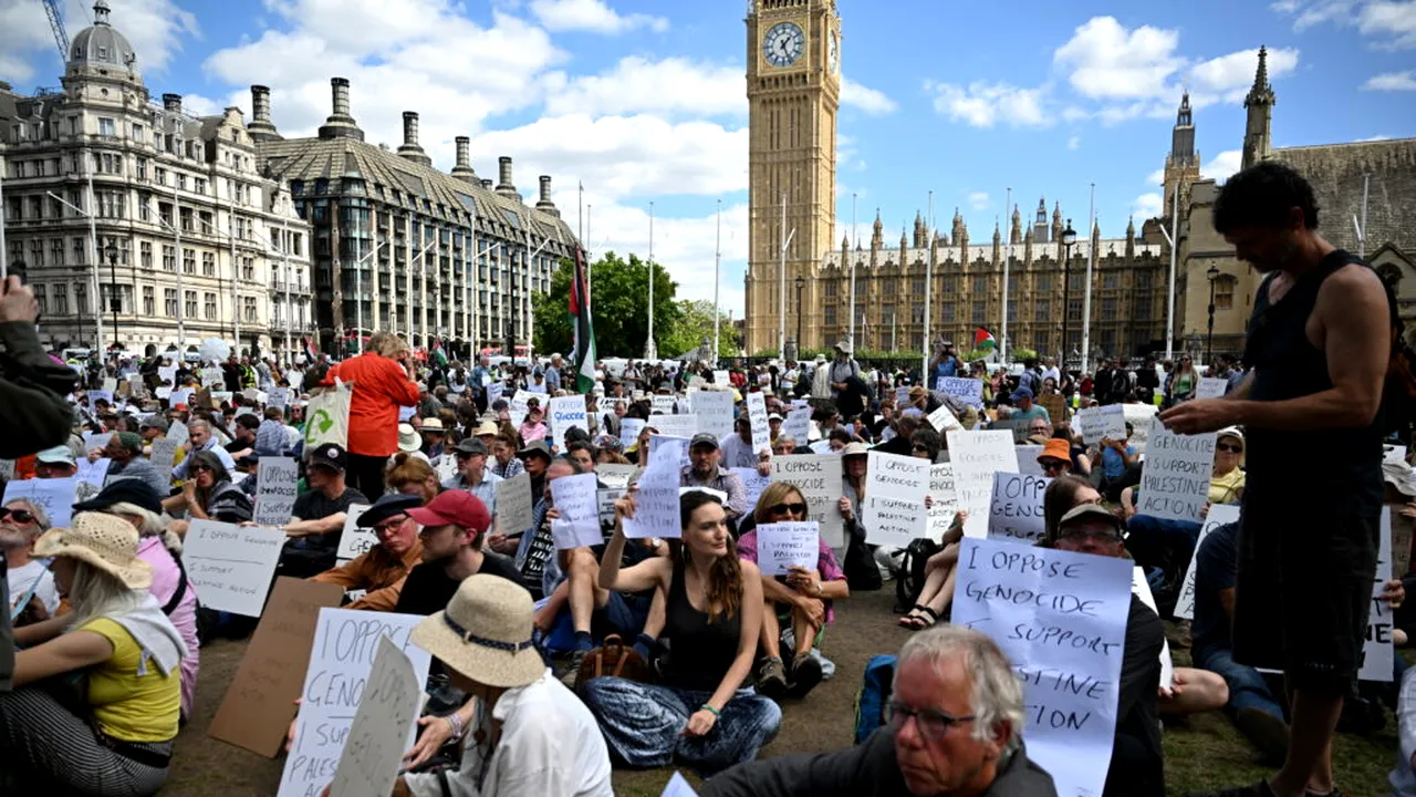 Peste 425 de persoane, reținute la mitingul împotriva interzicerii Palestine Action în Londra