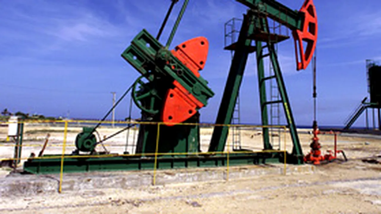 Preţul petrolului s-a prăbuşit la  circa 42 de dolari pe baril