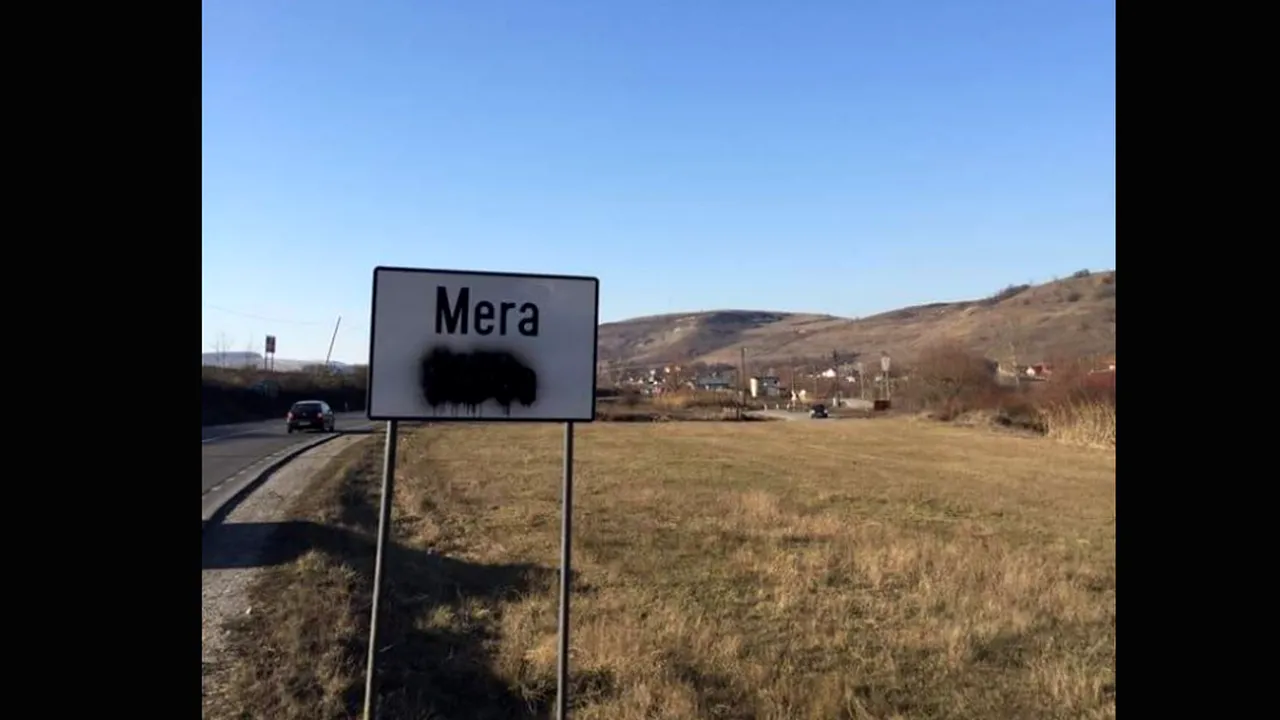 Nou caz de vandalizare: Plăcuţe în limba maghiară, acoperite cu vopsea neagră, într-un sat din Cluj. Reacţia UDMR