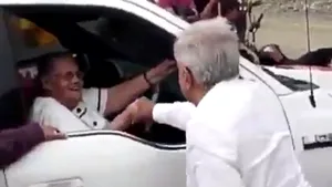 Preşedintele mexican a ignorat restricţiile pentru coronavirus pentru a o întâmpina pe mama lui El Chapo. Videoclipul viral care a stârnit revoltă