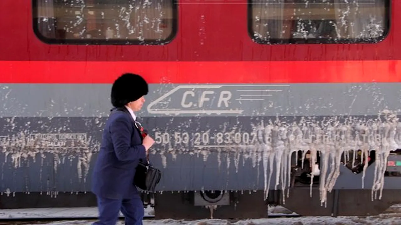 CFR: Circulaţie feroviară suspendată din cauza ninsorilor şi vântului. Rutele anulate