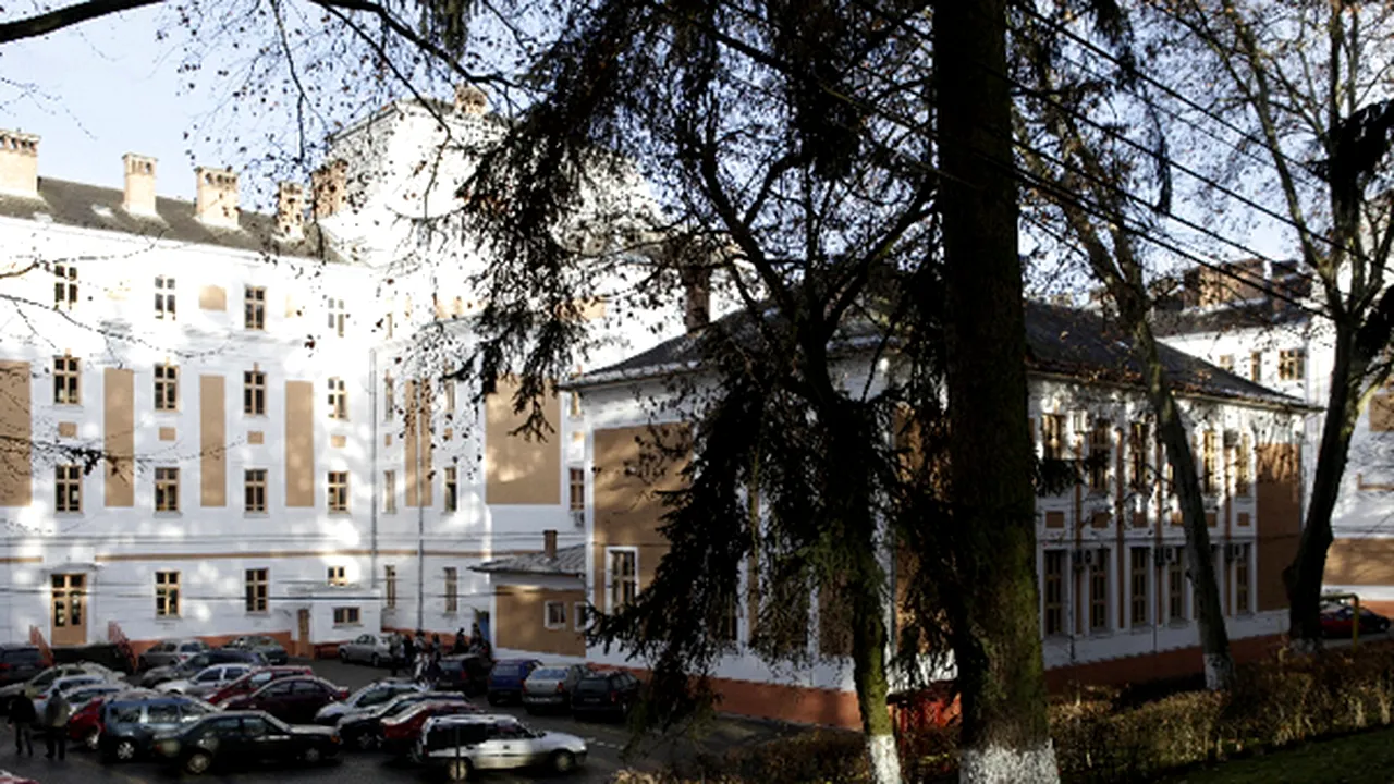 Ministerul Educaţiei, obligat de instanţă să valideze Carta UMF Târgu Mureş