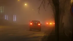Infotrafic: ceaţa îngreunează traficul auto în centrul şi în vestul ţării