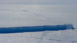 FOTO | Imagini din SATELIT cu aisbergul uriaş care s-a desprins din calota glaciară a Antarcticii
