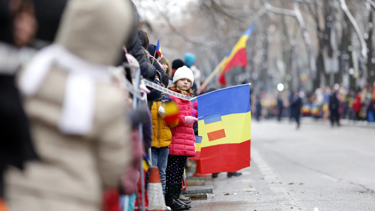 Studentul chinez care s-a dus la Alba Iulia înfăşurat în tricolor, cetăţean de onoare port-mortem la Bacău | VIDEO