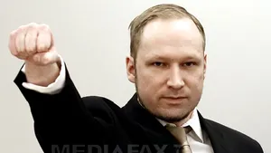 Parchetul din Oslo a cerut internarea lui Anders Breivik într-un centru psihiatric. Înainte de a fi încătuşat, criminalul a efectuat salutul de extremă-dreapta în instanţă