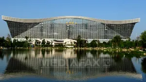 Cea mai mare CLĂDIRE din lume a fost inaugurată în China: Are 5 milioane de metri pătraţi şi propriul soare - GALERIE FOTO