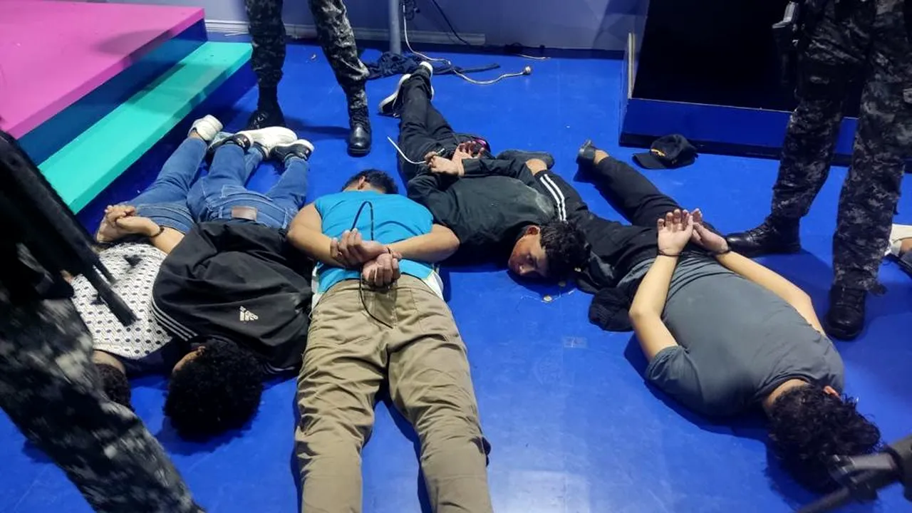 Un grup înarmat a intrat în studioul unei televiziuni din Ecuador. Violenţe majore în toată ţara. Preşedintele a declarat un conflict armat intern