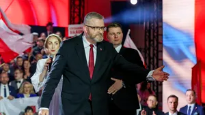 Un fost candidat la prezidențialele din Polonia, în vizorul procurorilor. Este anchetat pentru negarea publică a crimelor comise la Auschwitz